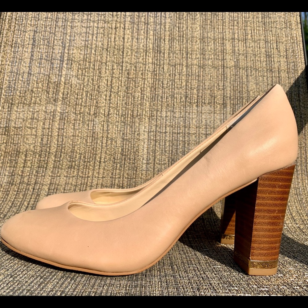 Gorgeous Isola pumps with wood heel